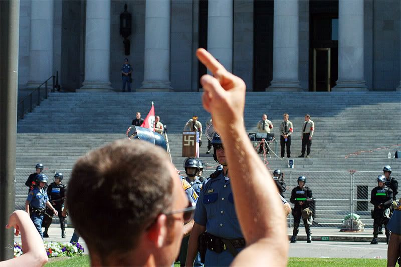 IMAGE: http://i64.photobucket.com/albums/h164/DigitalMDX/Finger.jpg