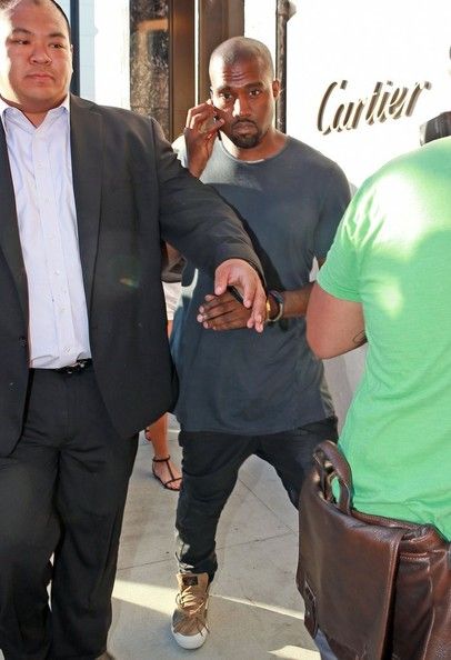  photo KanyeWestShoppingAtCartierXUZ9s1p_1jLl.jpg