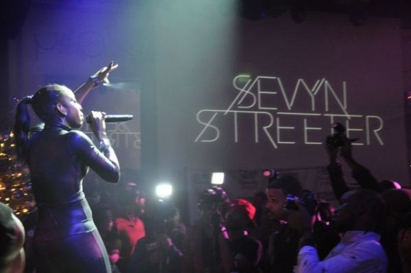  photo Sevynonstage1.jpg