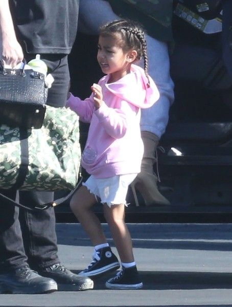 photo KardashianFamilyCatchesPrivateJetOut-QrkbmTTu1il.jpg