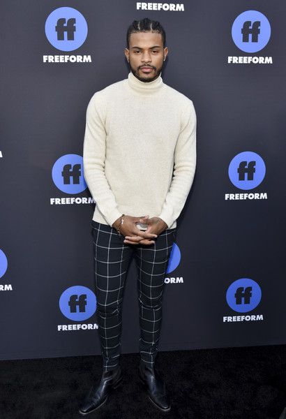 photo FreeformSummitArrivalsi6vsIVOYs9Nl.jpg