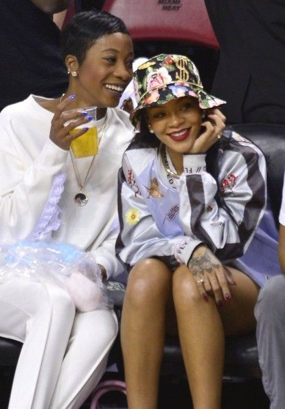  photo RihannaMiamiHeatNBAPlayoffGamezDbPbkDgnXYl.jpg