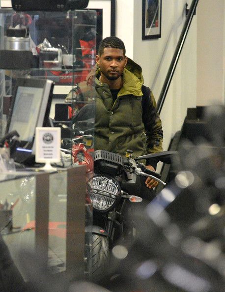  photo UsherUsherRaymondbuyshimselfDucatimotorcycle7n_kOc_8x02l.jpg