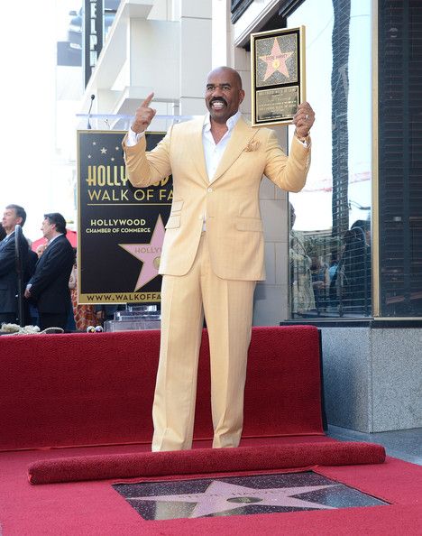  photo SteveHarveyHonoredHollywoodWalkFameMSXvSWqwXFOl.jpg