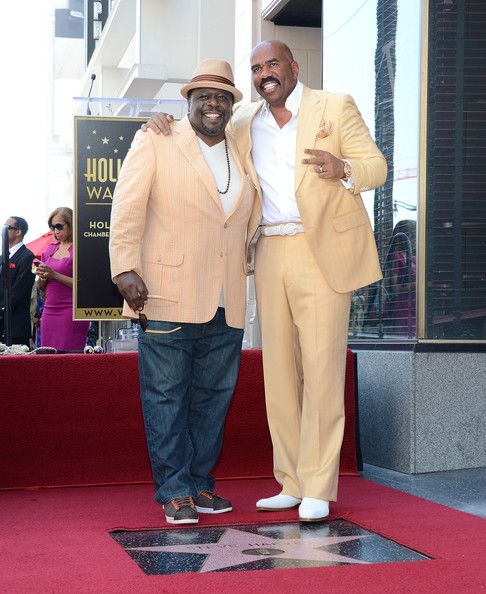  photo SteveHarveyHonoredHollywoodWalkFamehiJG3c1uCCml.jpg