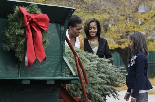  ... FLOTUS & Sasha & Malia Receive The Official White House Christmas Tree