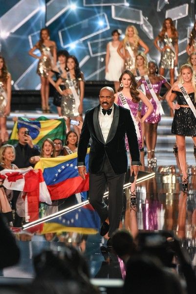  photo SteveHarvey2017MissUniversePageantEBPqmiw4-mjl.jpg