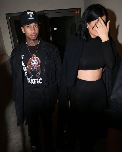 photo KardashiansCelebrateKimBirthdayThousandhRCfkeH6G7Sl.jpg