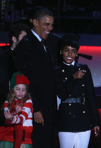  photo PresidentObamaFirstFamilyAttendNationaltdeHomo5uGYl.jpg