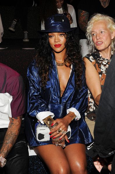  photo RihannaAlexanderWangFrontRowMercedesM5EzwSA8FnTl.jpg