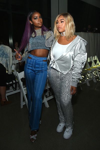 photo VFILESFrontRowSeptember2016NewYorkFashionn7ZYKAsSMzml.jpg