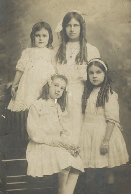 &#8216;Mum the tall one Eileen Helen Hodge&#8217; &amp; &#8216;Hilda, Gladys &amp; Beryl&#8217;