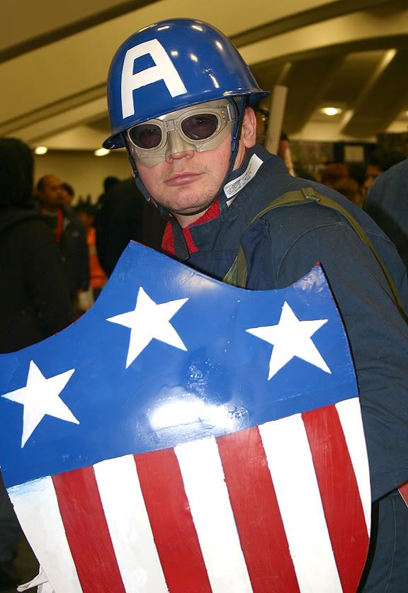 http://i64.photobucket.com/albums/h187/atomic998877/sf2010_captain_america_01.jpg