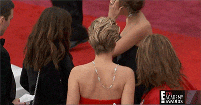 Jennifer Lawrence cai no Oscar 2014 Gif