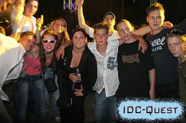 [img width=600 height=399]http://i64.photobucket.com/albums/h192/xjustxmexx/Ground%20zero/evertpoepelelizakarelikmarcothoomch.jpg[/img]