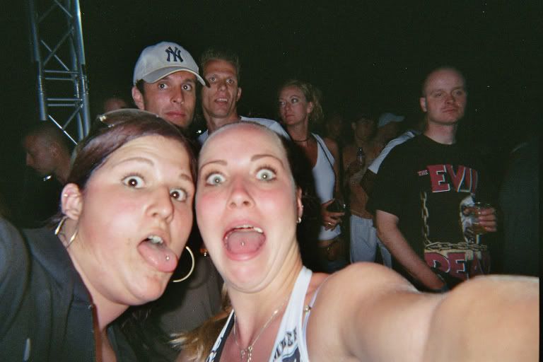 [img width=679 height=453]http://i64.photobucket.com/albums/h192/xjustxmexx/Ground%20zero/joyceenik.jpg[/img]