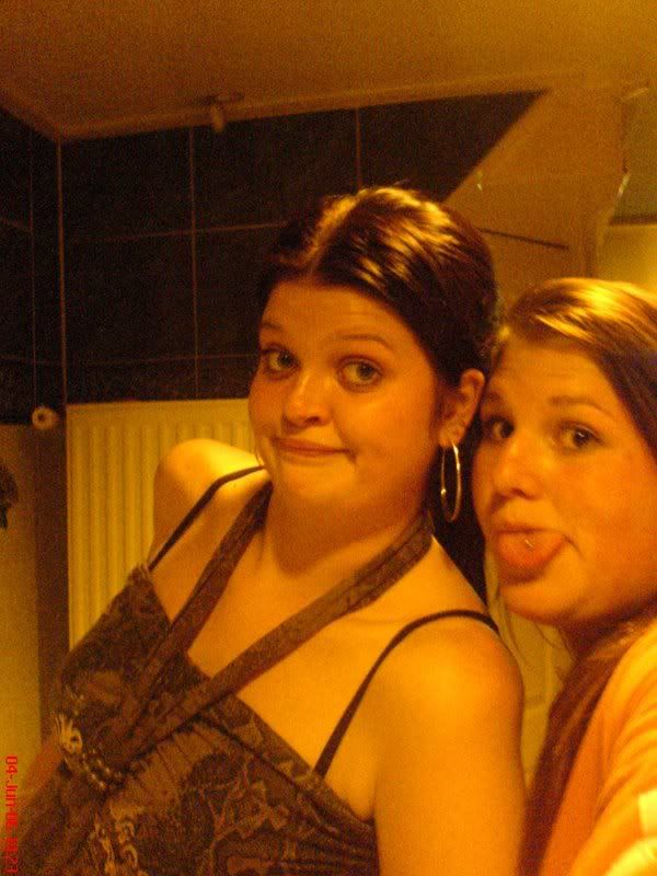 [img width=480 height=640]http://i64.photobucket.com/albums/h192/xjustxmexx/annaenik.jpg[/img]