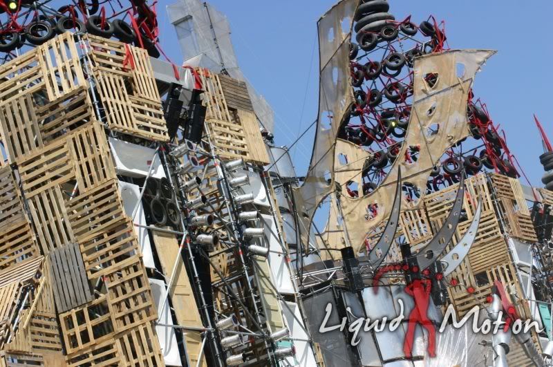 [img width=680 height=452]http://i64.photobucket.com/albums/h192/xjustxmexx/defqon%201%20festival%202006/DQ1_97992.jpg[/img]