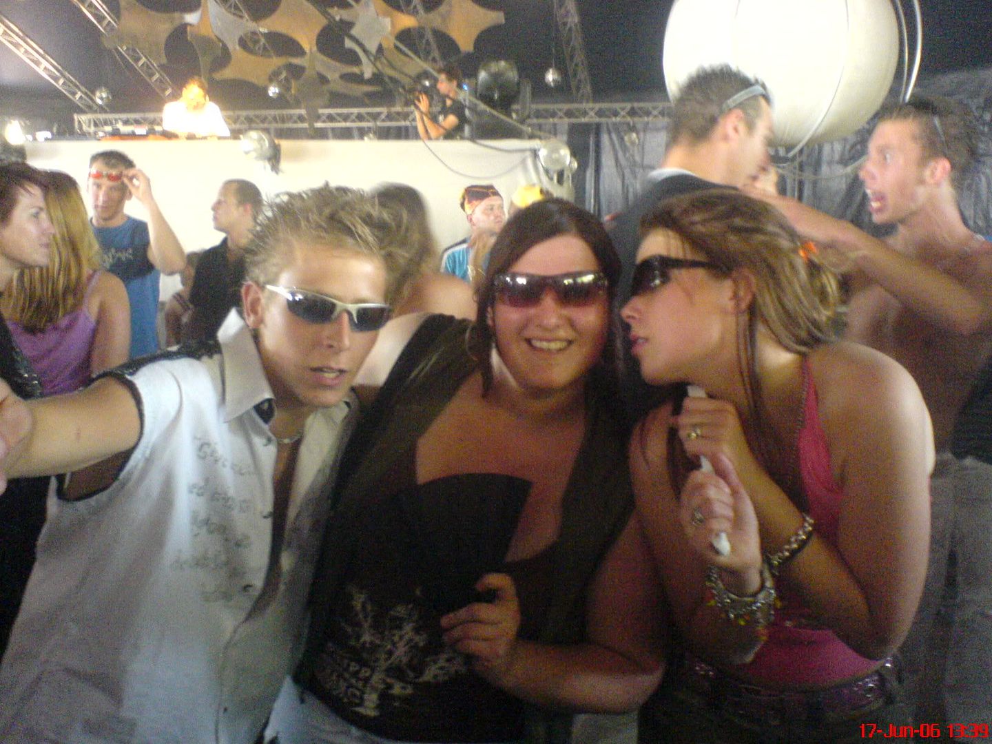 [img width=640 height=480]http://i64.photobucket.com/albums/h192/xjustxmexx/defqon%201%20festival%202006/DSC00305.jpg[/img]