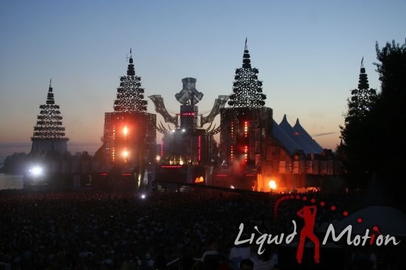 [img width=679 height=452]http://i64.photobucket.com/albums/h192/xjustxmexx/defqon%201%20festival%202006/IMG_79111.jpg[/img]