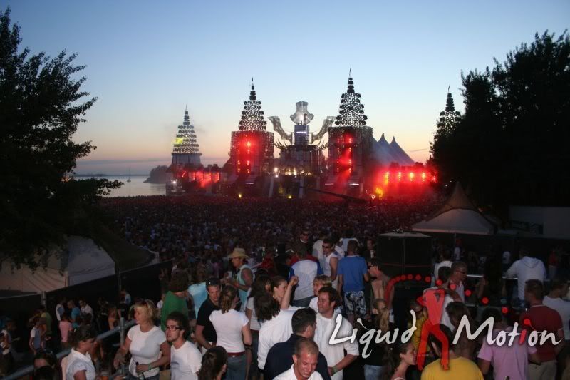 [img width=679 height=452]http://i64.photobucket.com/albums/h192/xjustxmexx/defqon%201%20festival%202006/IMG_79212.jpg[/img]