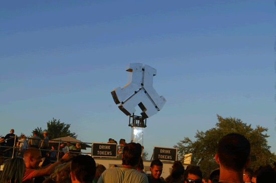 [img width=550 height=364]http://i64.photobucket.com/albums/h192/xjustxmexx/defqon%201%20festival%202006/PICT3010.gif[/img]