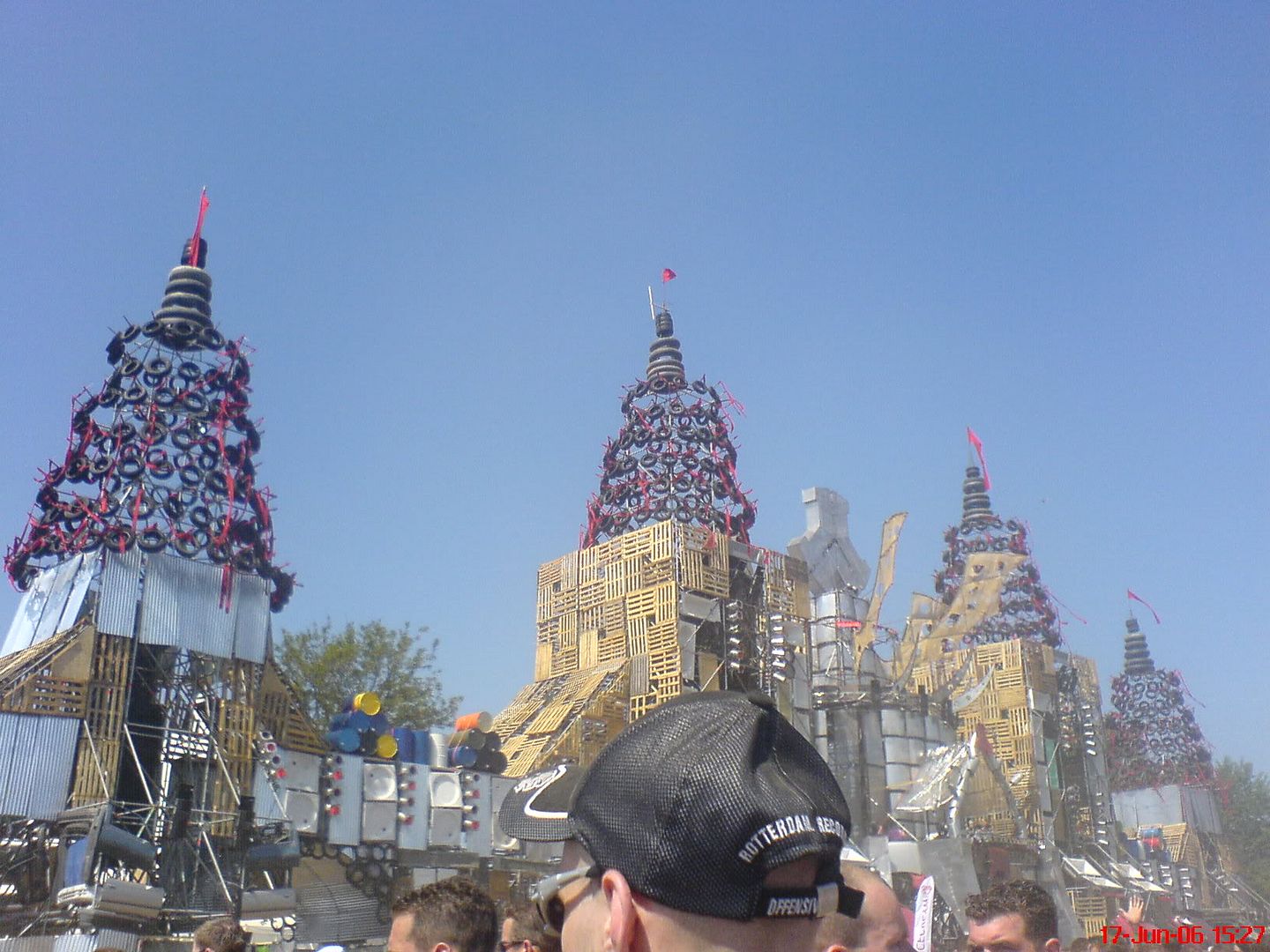 [img width=640 height=480]http://i64.photobucket.com/albums/h192/xjustxmexx/defqon%201%20festival%202006/defqon1.jpg[/img]