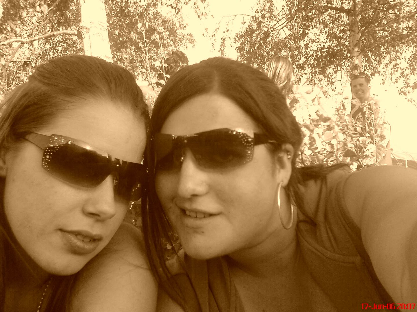 [img width=640 height=480]http://i64.photobucket.com/albums/h192/xjustxmexx/defqon%201%20festival%202006/elizaenme.jpg[/img]