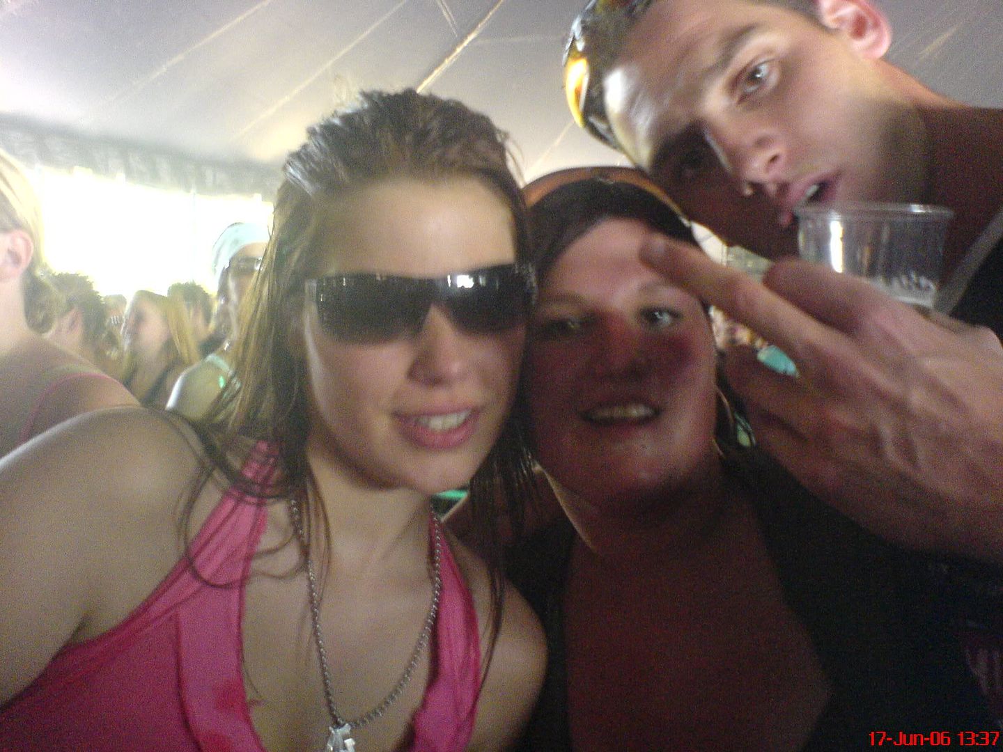 [img width=640 height=480]http://i64.photobucket.com/albums/h192/xjustxmexx/defqon%201%20festival%202006/elizaikevert.jpg[/img]