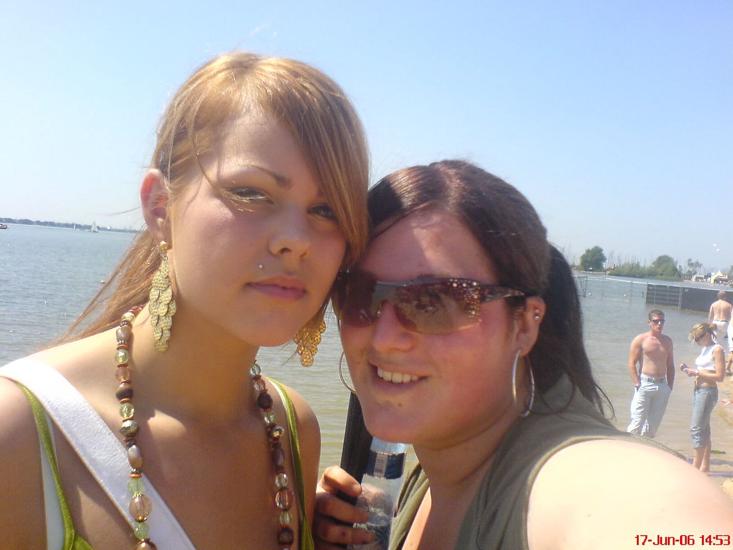 [img width=640 height=480]http://i64.photobucket.com/albums/h192/xjustxmexx/defqon%201%20festival%202006/kittyenik-1.jpg[/img]