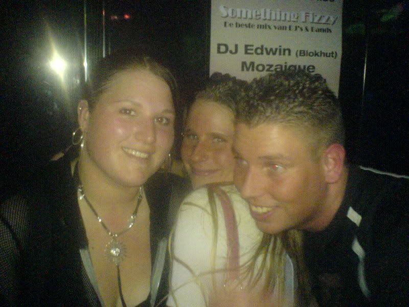 [img width=640 height=480]http://i64.photobucket.com/albums/h192/xjustxmexx/ikbeaenkemperhemelvaart.jpg[/img]