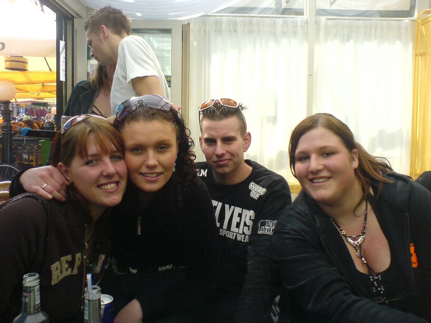 [img width=640 height=480]http://i64.photobucket.com/albums/h192/xjustxmexx/koninginnedag/danariannebrettenik.jpg[/img]