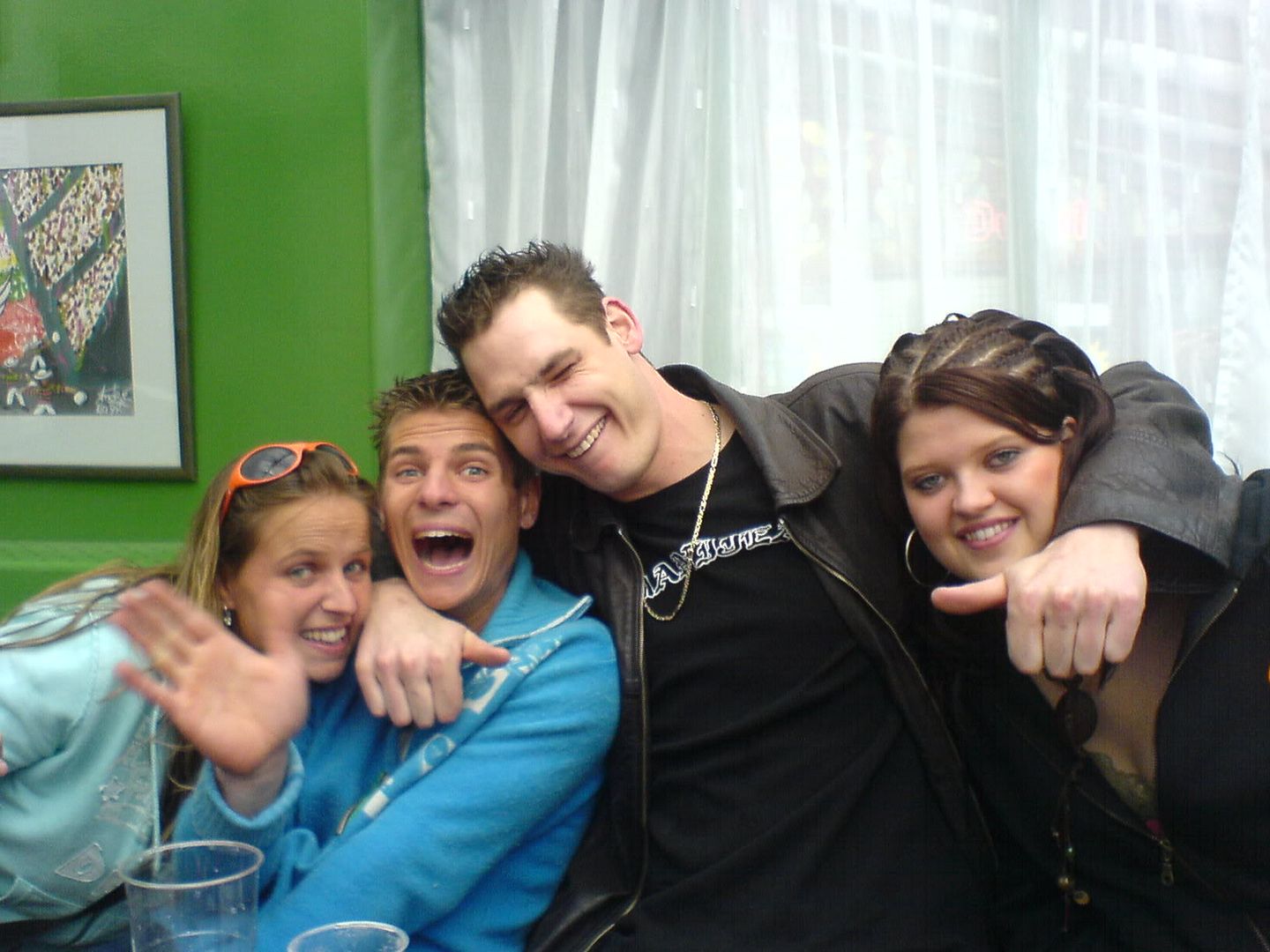 [img width=640 height=480]http://i64.photobucket.com/albums/h192/xjustxmexx/koninginnedag/karelloekevertanna.jpg[/img]