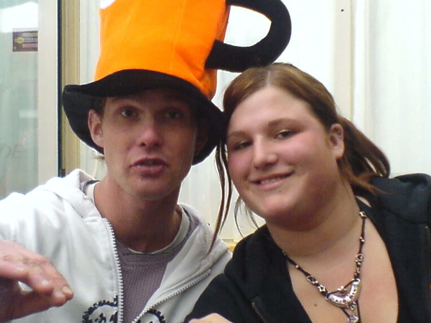 [img width=640 height=480]http://i64.photobucket.com/albums/h192/xjustxmexx/koninginnedag/keesenik.jpg[/img]