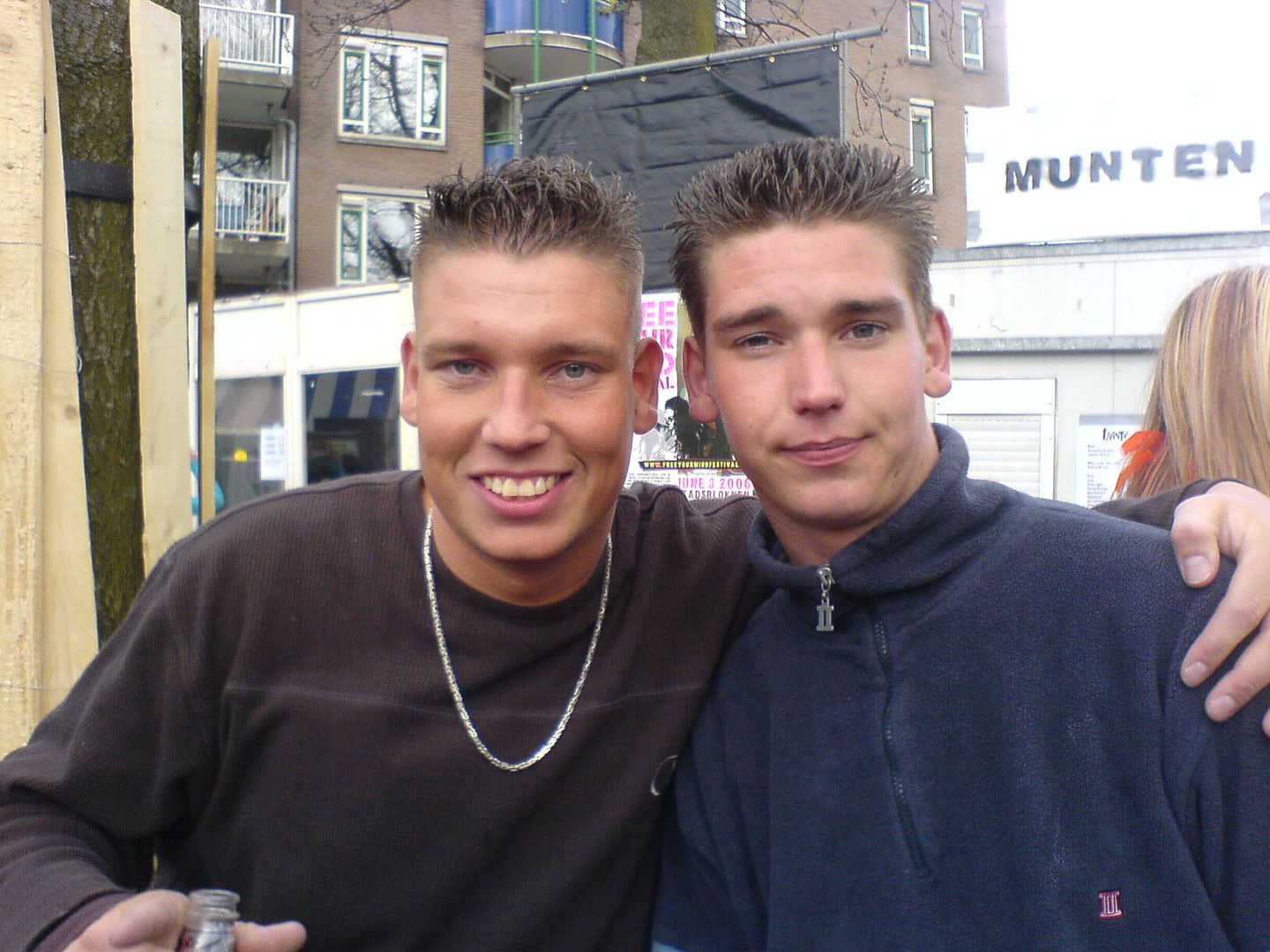 [img width=640 height=480]http://i64.photobucket.com/albums/h192/xjustxmexx/koninginnedag/kemperenkemper.jpg[/img]