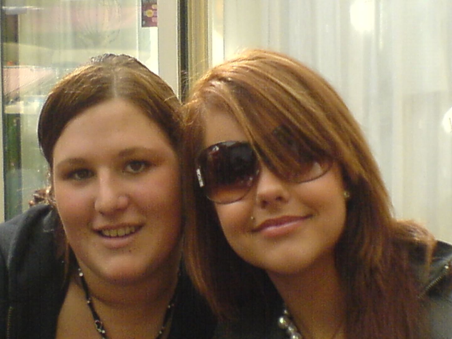 [img width=640 height=480]http://i64.photobucket.com/albums/h192/xjustxmexx/koninginnedag/kittyenik.jpg[/img]