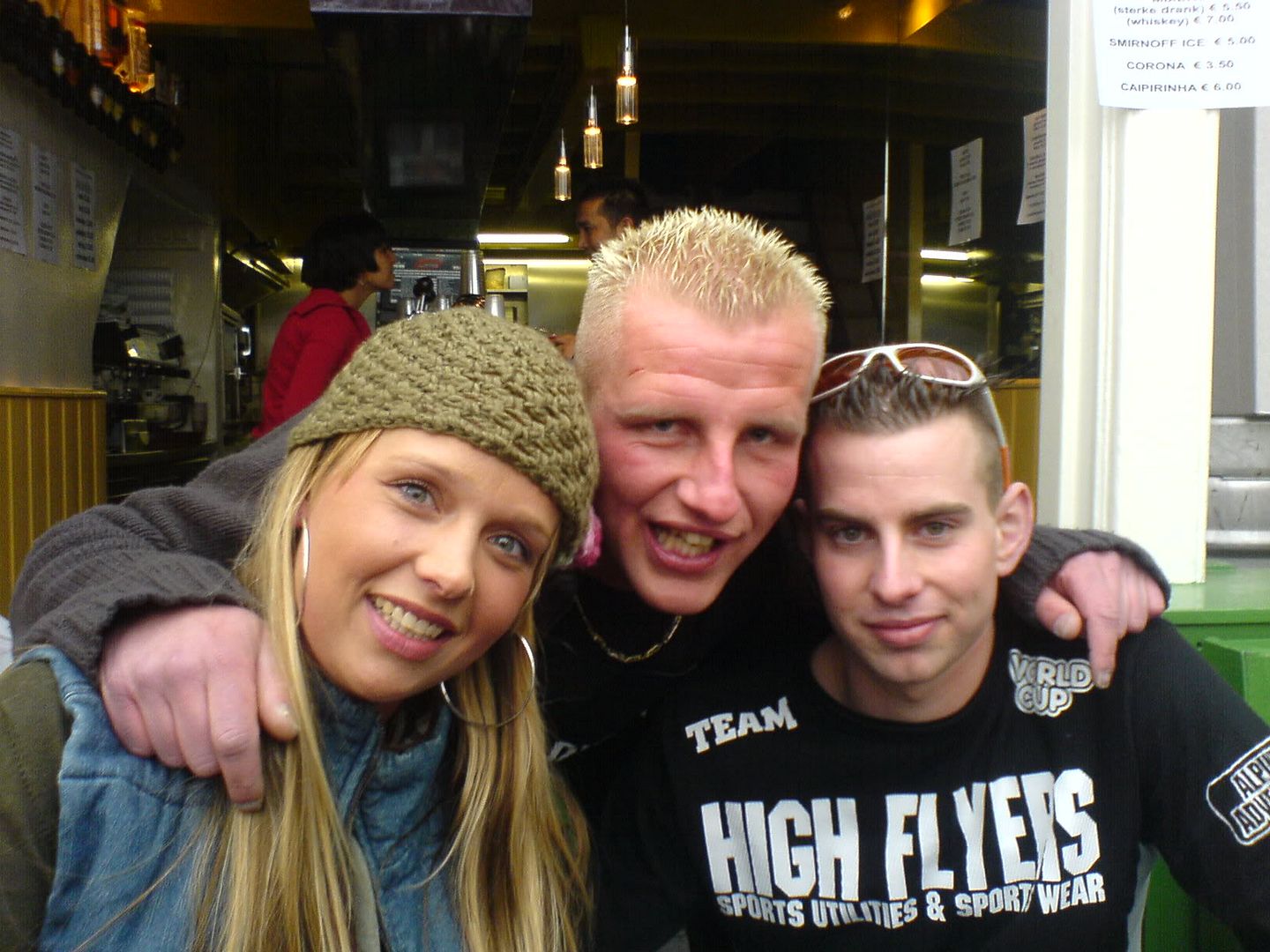 [img width=640 height=480]http://i64.photobucket.com/albums/h192/xjustxmexx/koninginnedag/marykeizerbrett.jpg[/img]