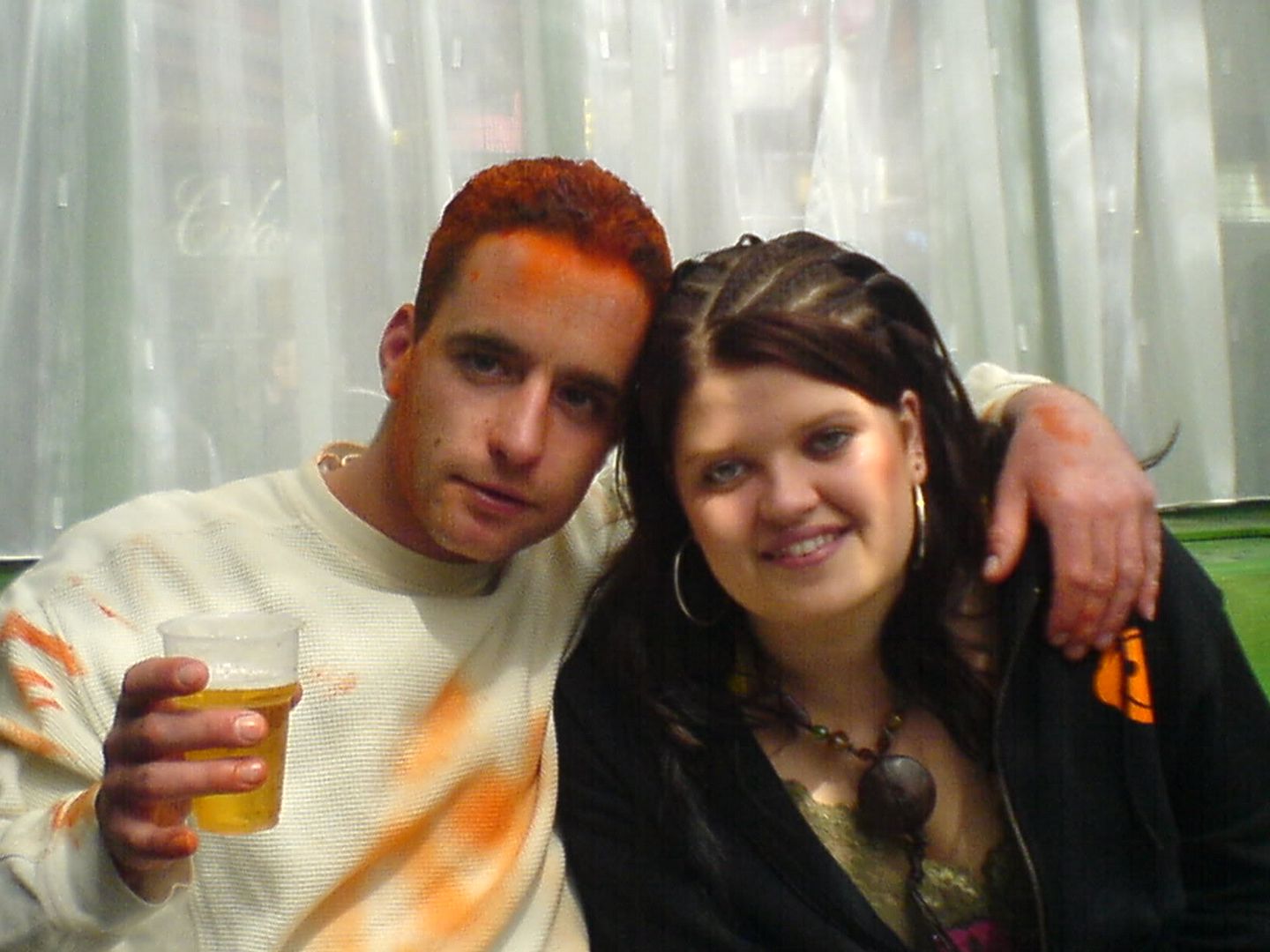 [img width=640 height=480]http://i64.photobucket.com/albums/h192/xjustxmexx/koninginnedag/sampieenanna.jpg[/img]