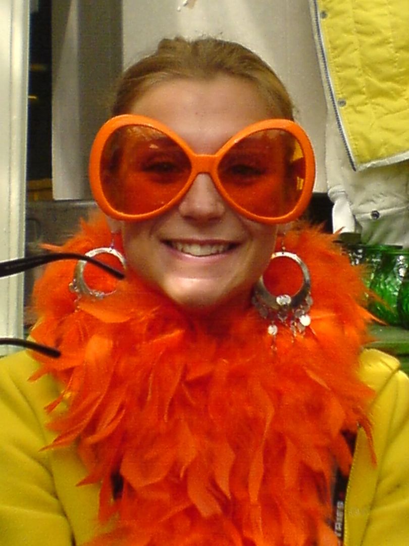 [img width=480 height=640]http://i64.photobucket.com/albums/h192/xjustxmexx/koninginnedag/shanna.jpg[/img]