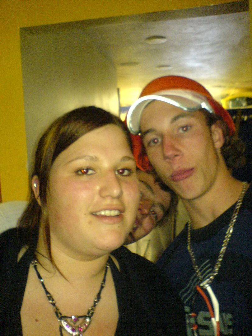 [img width=480 height=640]http://i64.photobucket.com/albums/h192/xjustxmexx/koninginnedag/willemenik.jpg[/img]