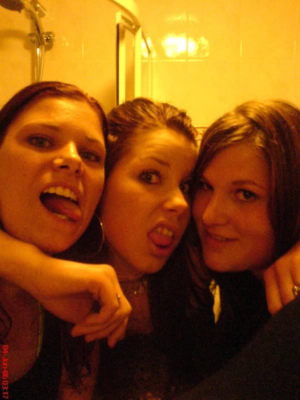 [img width=480 height=640]http://i64.photobucket.com/albums/h192/xjustxmexx/nelelizaenikmiepspalace.jpg[/img]