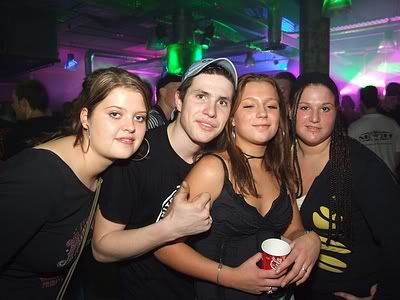 [img width=400 height=300]http://i64.photobucket.com/albums/h192/xjustxmexx/pandemonium/ikshanmiepanna.jpg[/img]