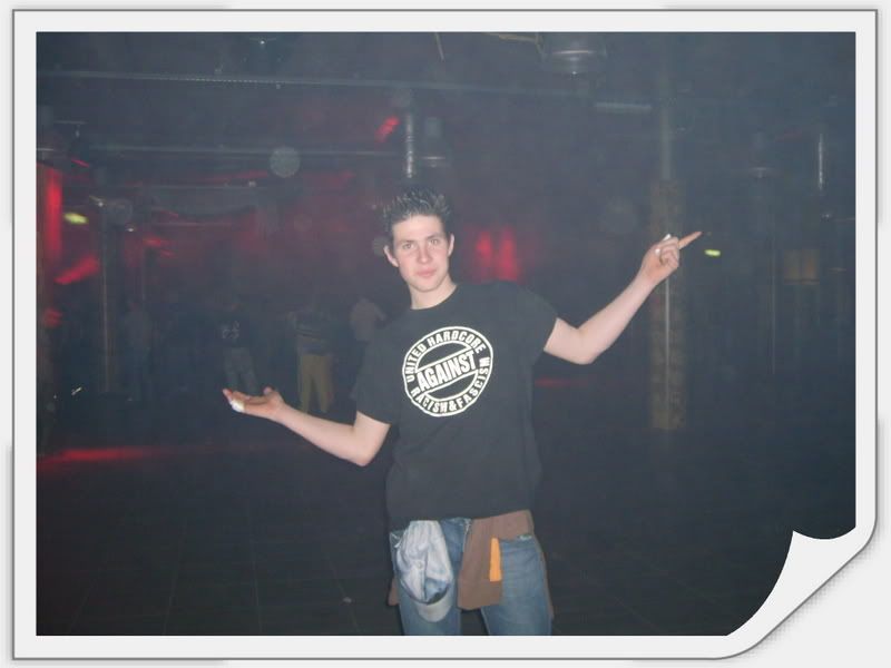 [img width=640 height=480]http://i64.photobucket.com/albums/h192/xjustxmexx/pandemonium/miep.jpg[/img]