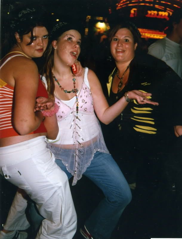 [img width=484 height=634]http://i64.photobucket.com/albums/h192/xjustxmexx/passage%20en%20zitjes/annaelizaenik-1.jpg[/img]