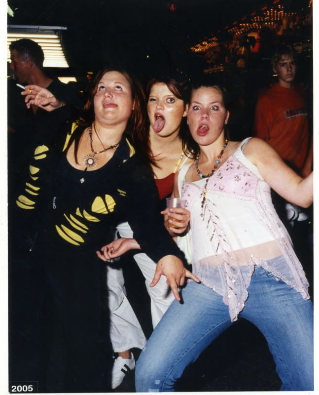 [img width=498 height=616]http://i64.photobucket.com/albums/h192/xjustxmexx/passage%20en%20zitjes/ikannaeneliza-1.jpg[/img]