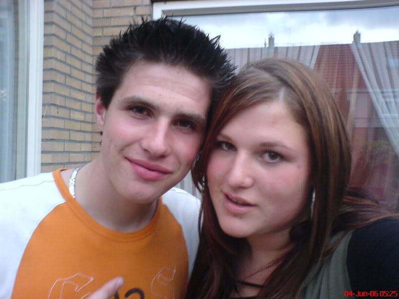 [img width=640 height=480]http://i64.photobucket.com/albums/h192/xjustxmexx/thamuppetenme.jpg[/img]