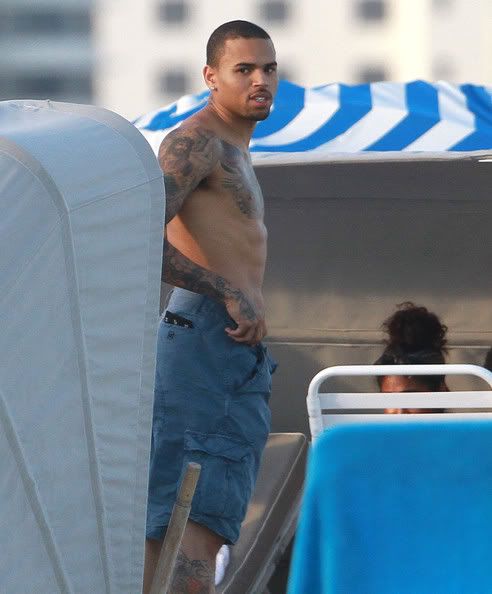 Chris Brown & Friends Hit Up The Beach + He Responds To His Critics ...