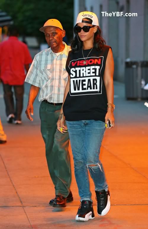 Rihanna ARRIVES At LAX After QUICK NYC Trip To See Grandma, Drops ...