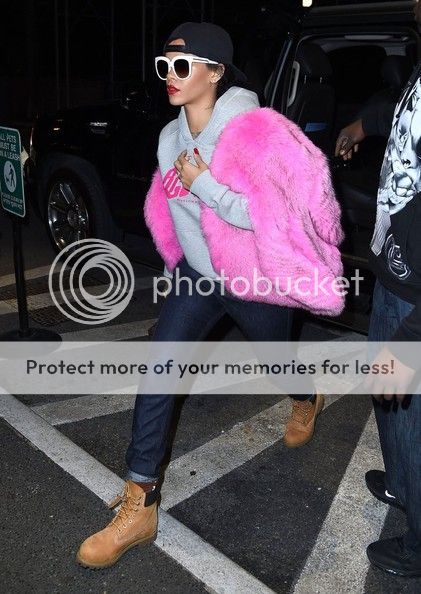 photo RihannaRihannaOutNYCRgJaZtK-RLml.jpg