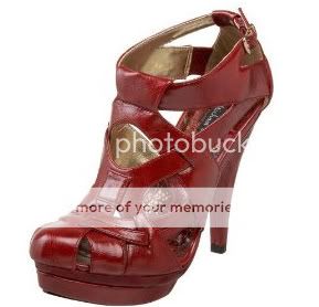 من صاحبة الحذاء الأحمر ؟؟